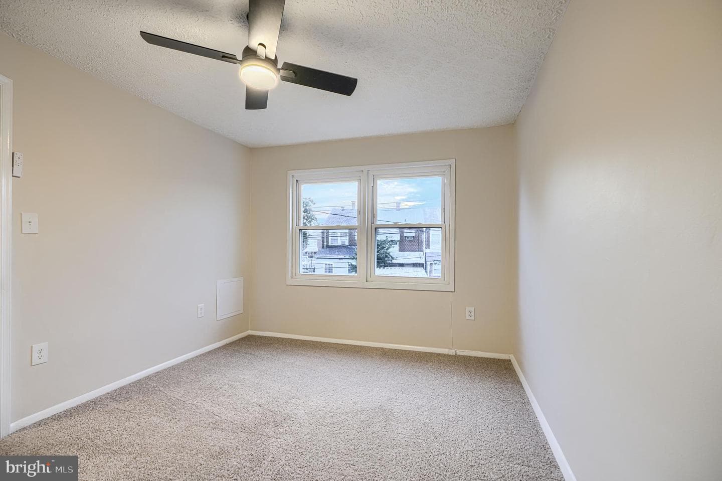 2044 Larkhall photo 30