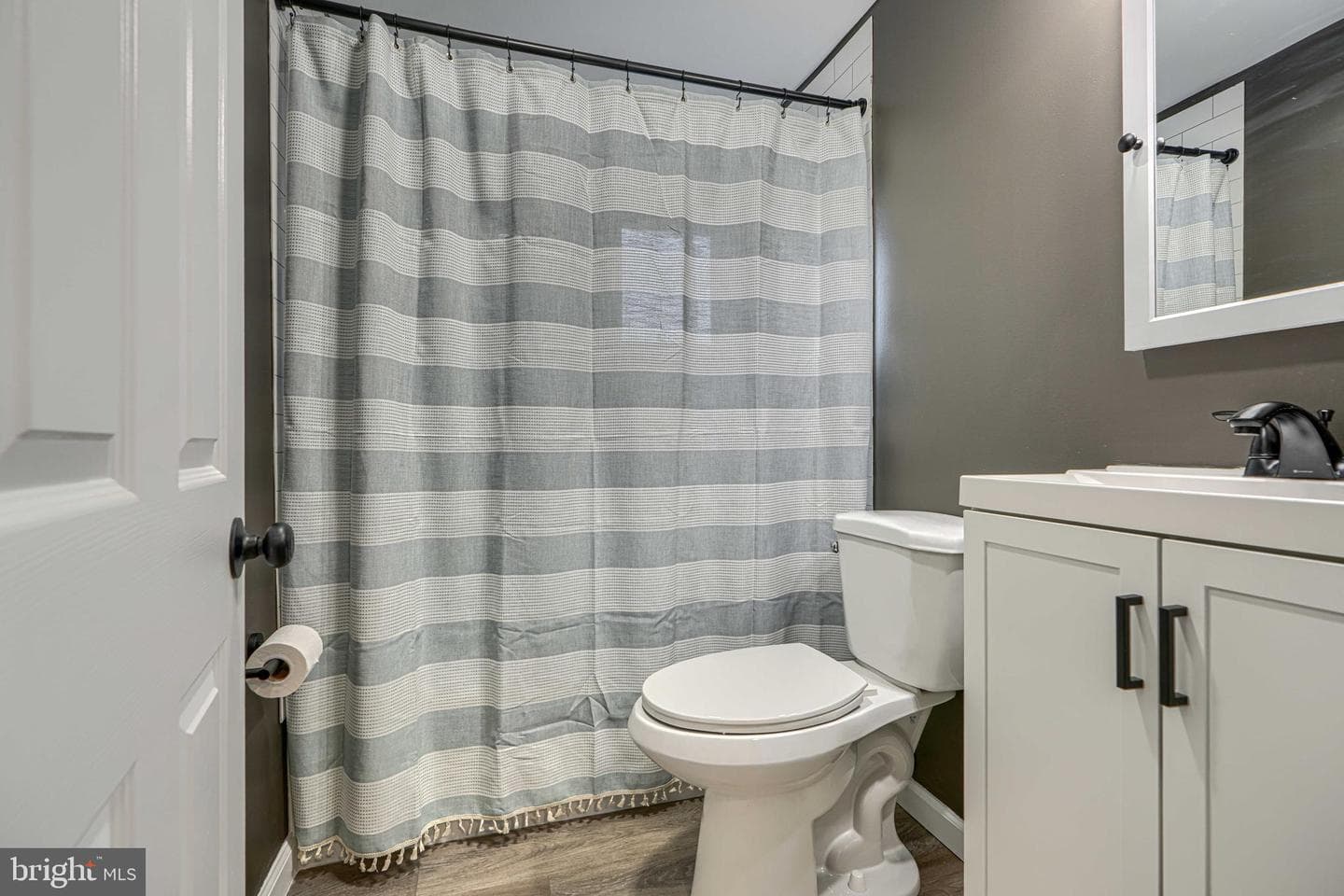 2044 Larkhall photo 34