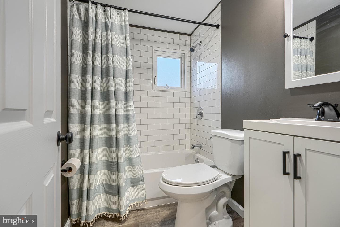 2044 Larkhall photo 35