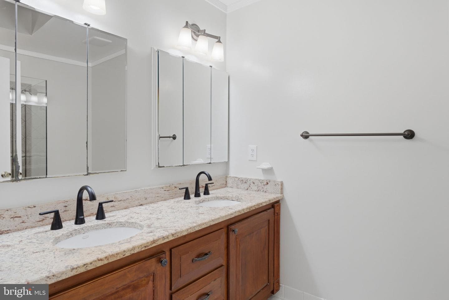 529 Chatterton Road photo 30