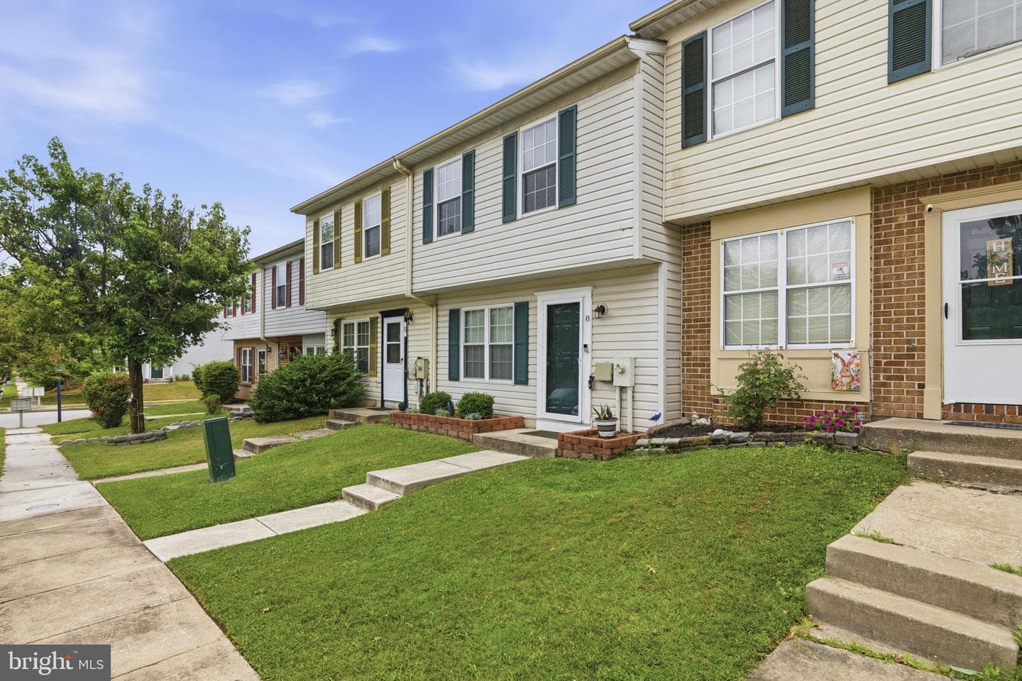 8 London Perry Court photo 3