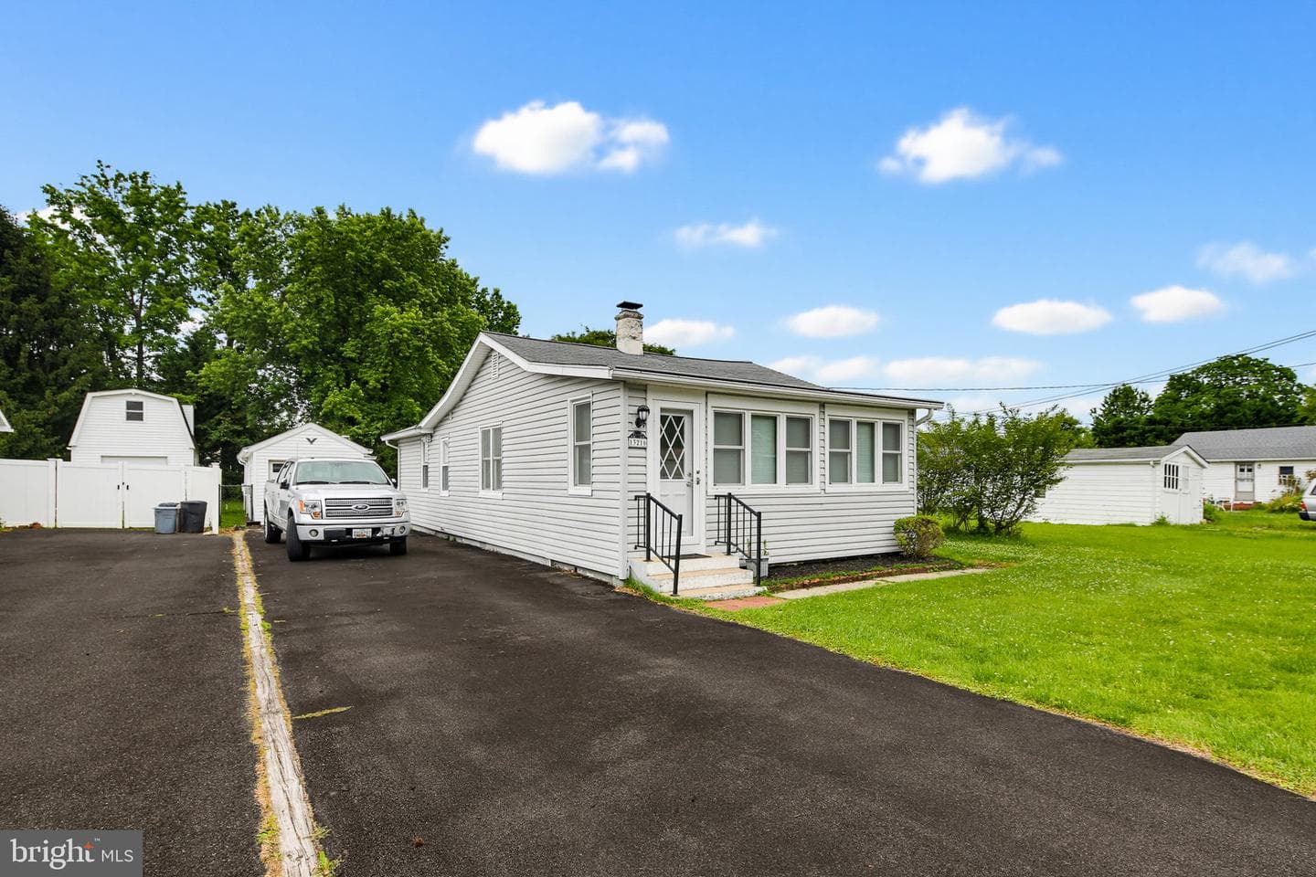 13216 Birdale Ave photo 3