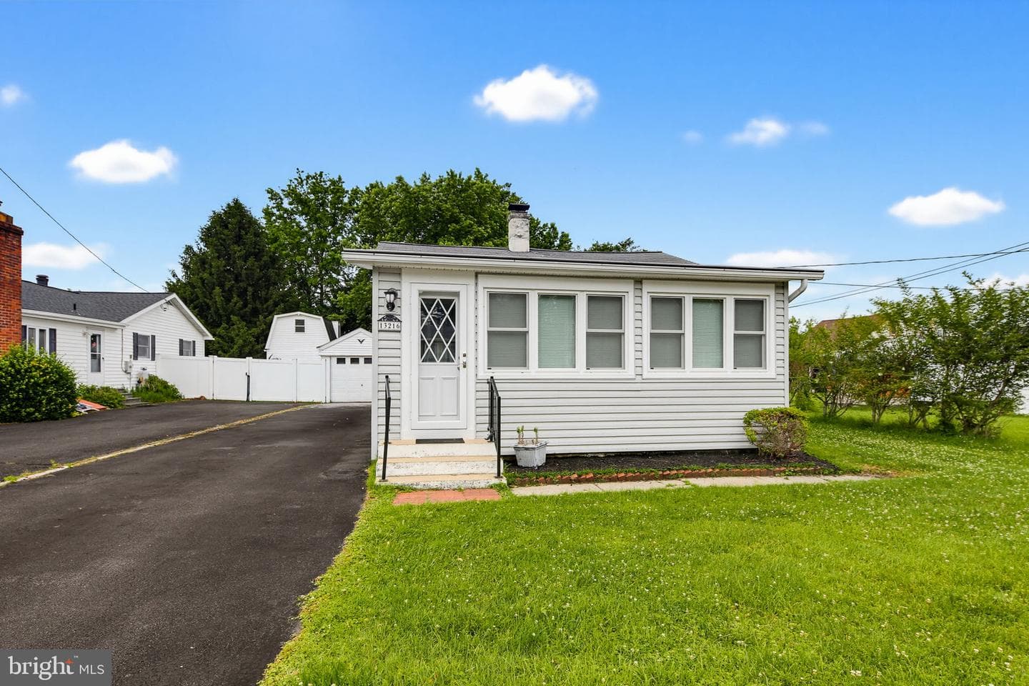 13216 Birdale Ave photo 4