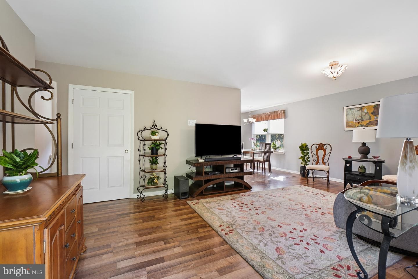 1721 Willis Drive photo 3