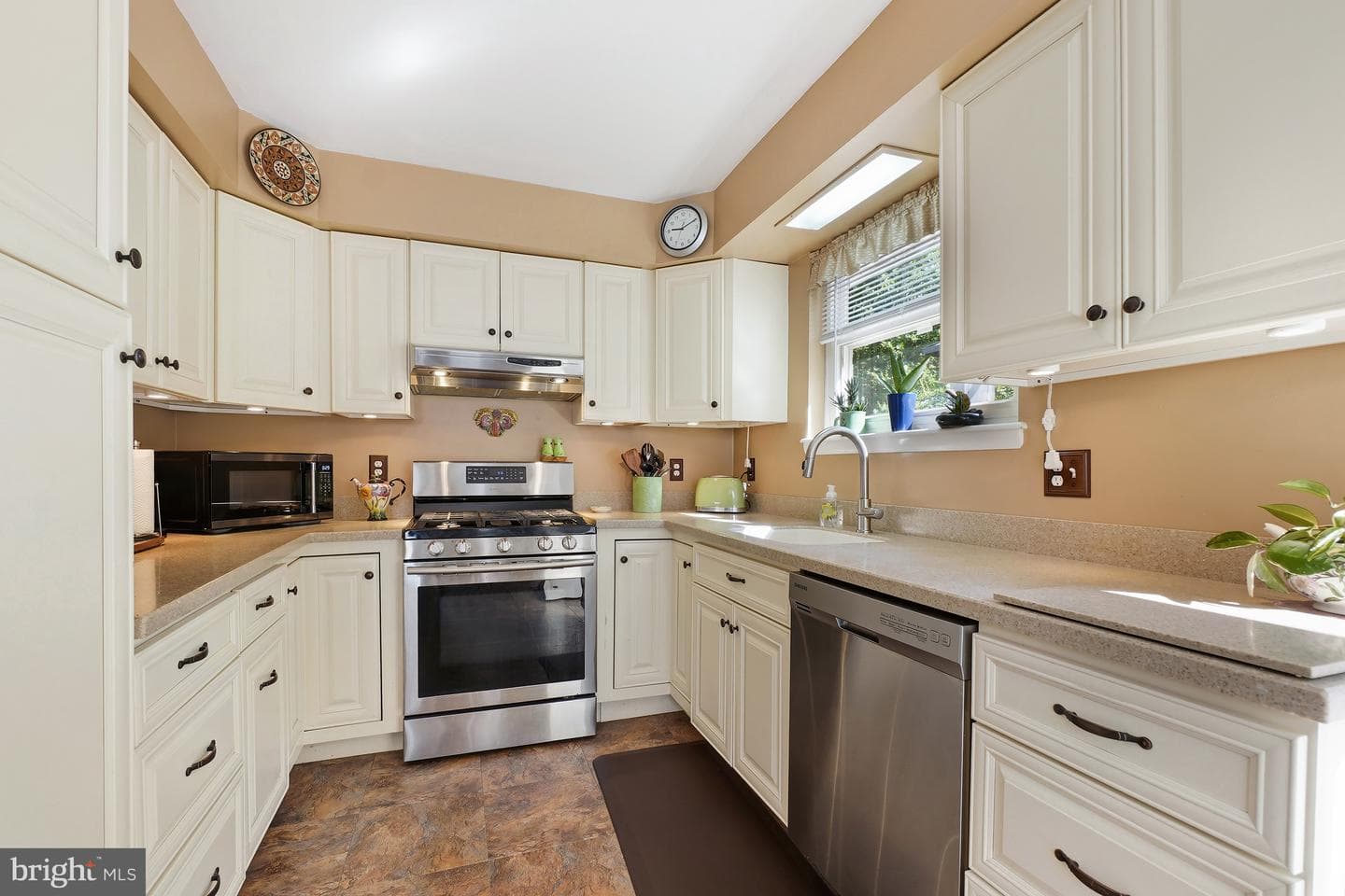 1721 Willis Drive photo 8