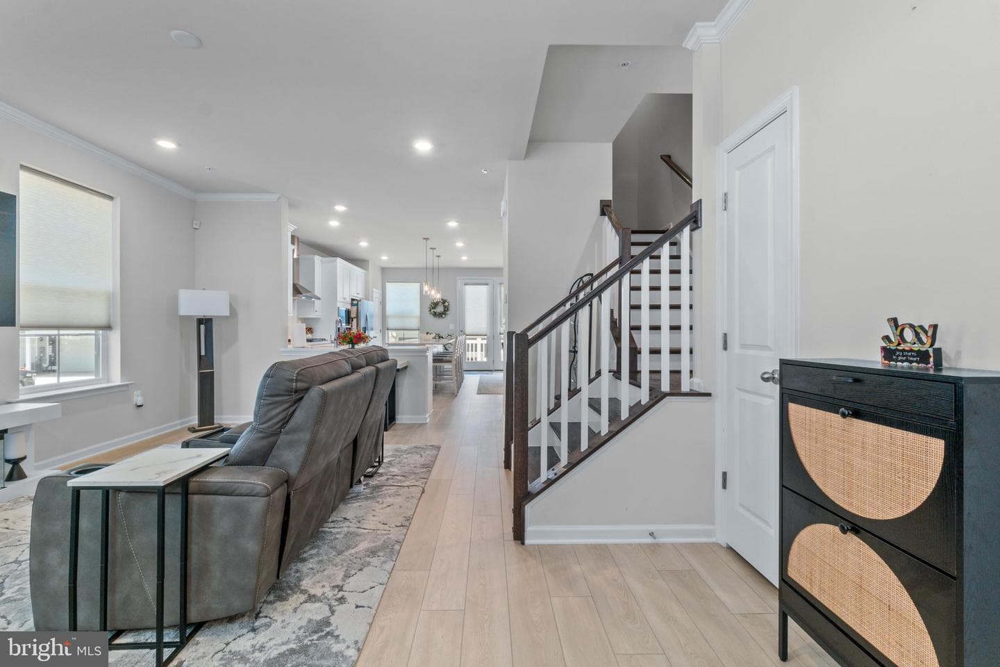 611 Ladywell Street photo 3