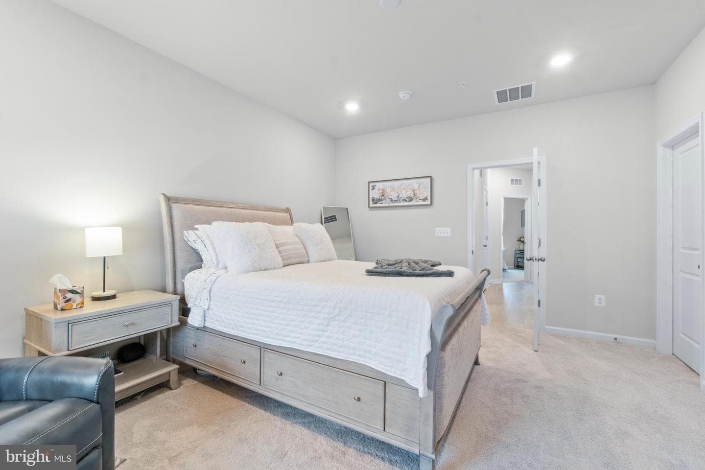 611 Ladywell Street photo 30