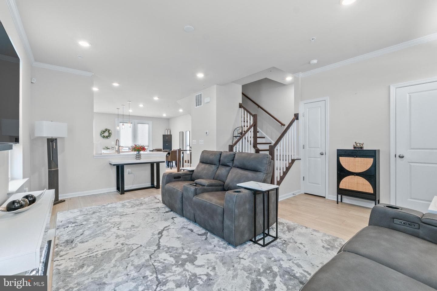 611 Ladywell Street photo 4