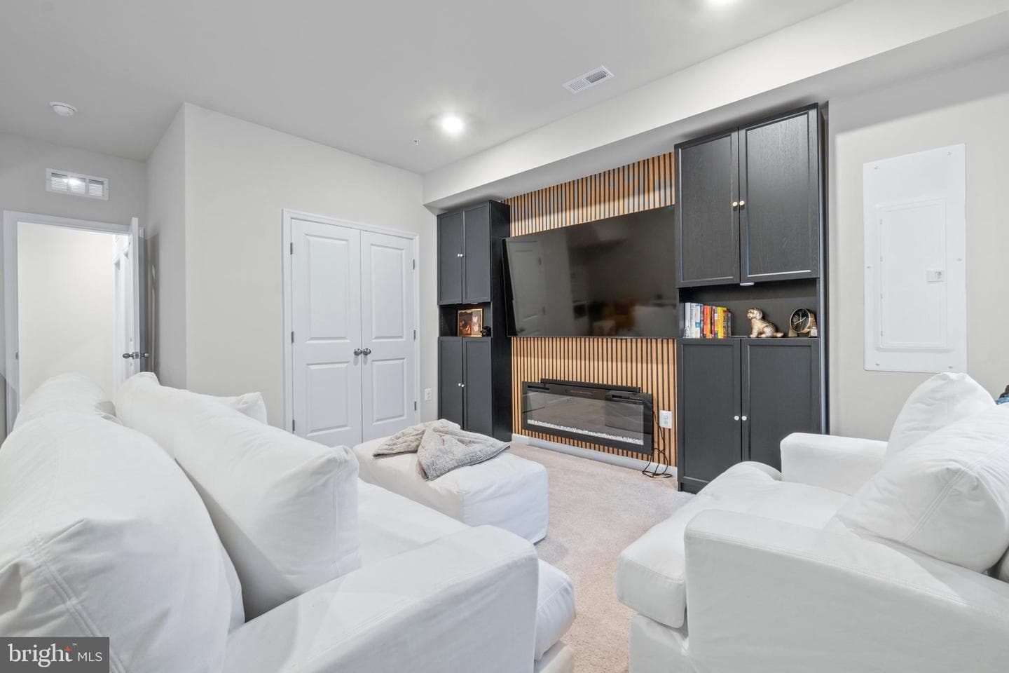 611 Ladywell Street photo 40