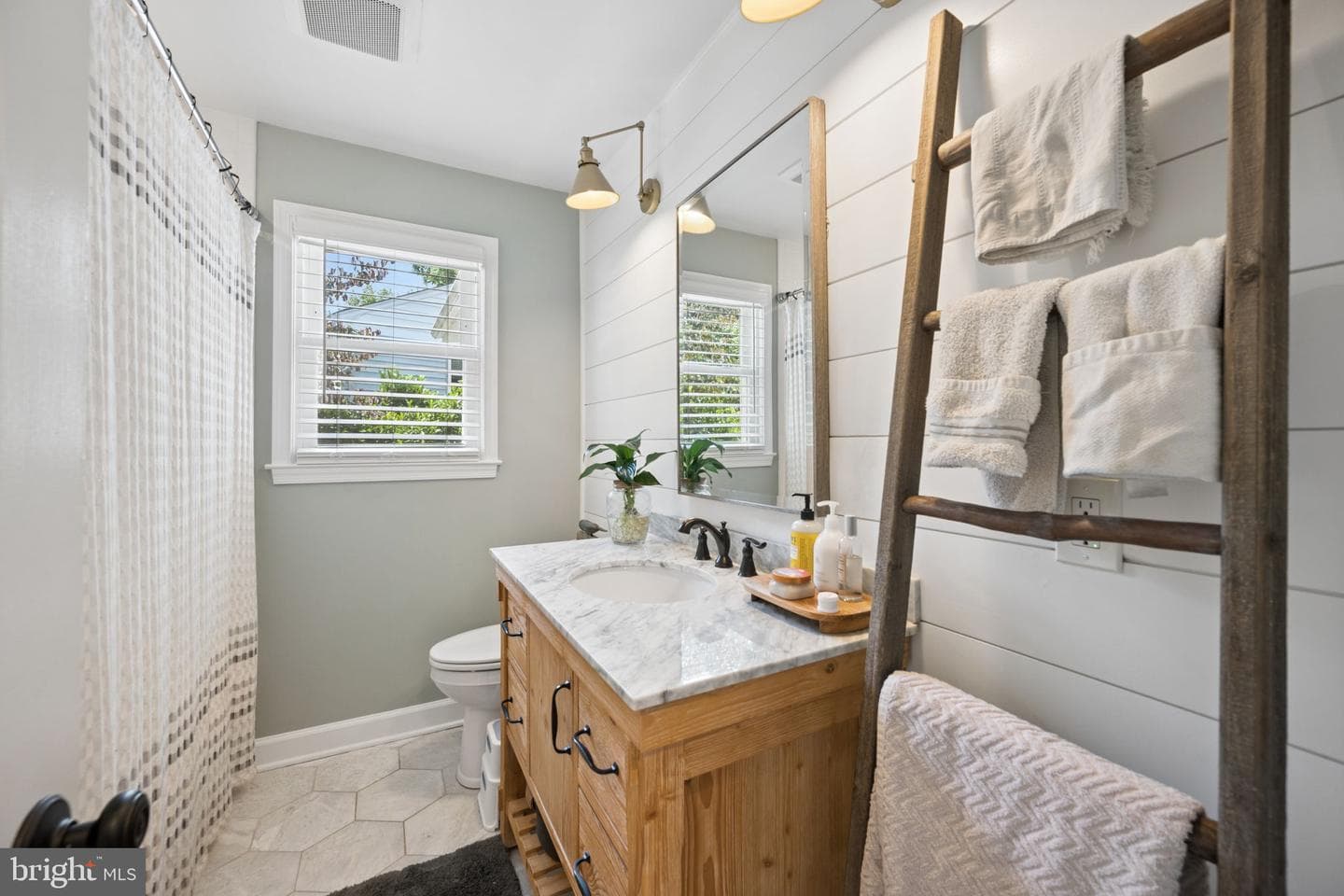 2015 Devere Lane photo 28