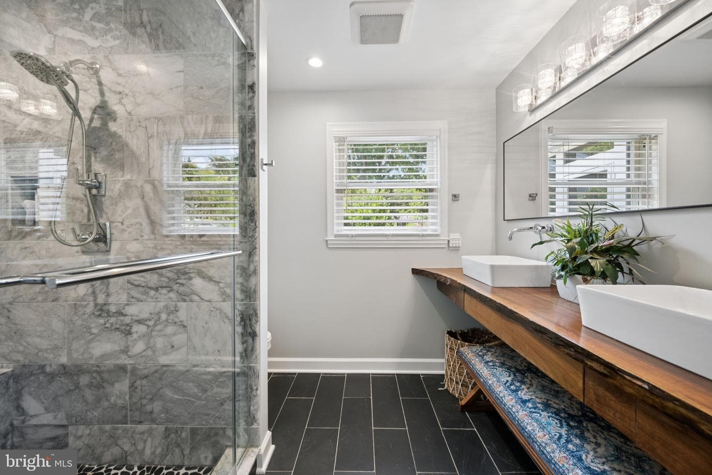 2015 Devere Lane photo 35