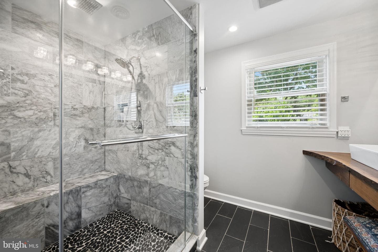 2015 Devere Lane photo 36