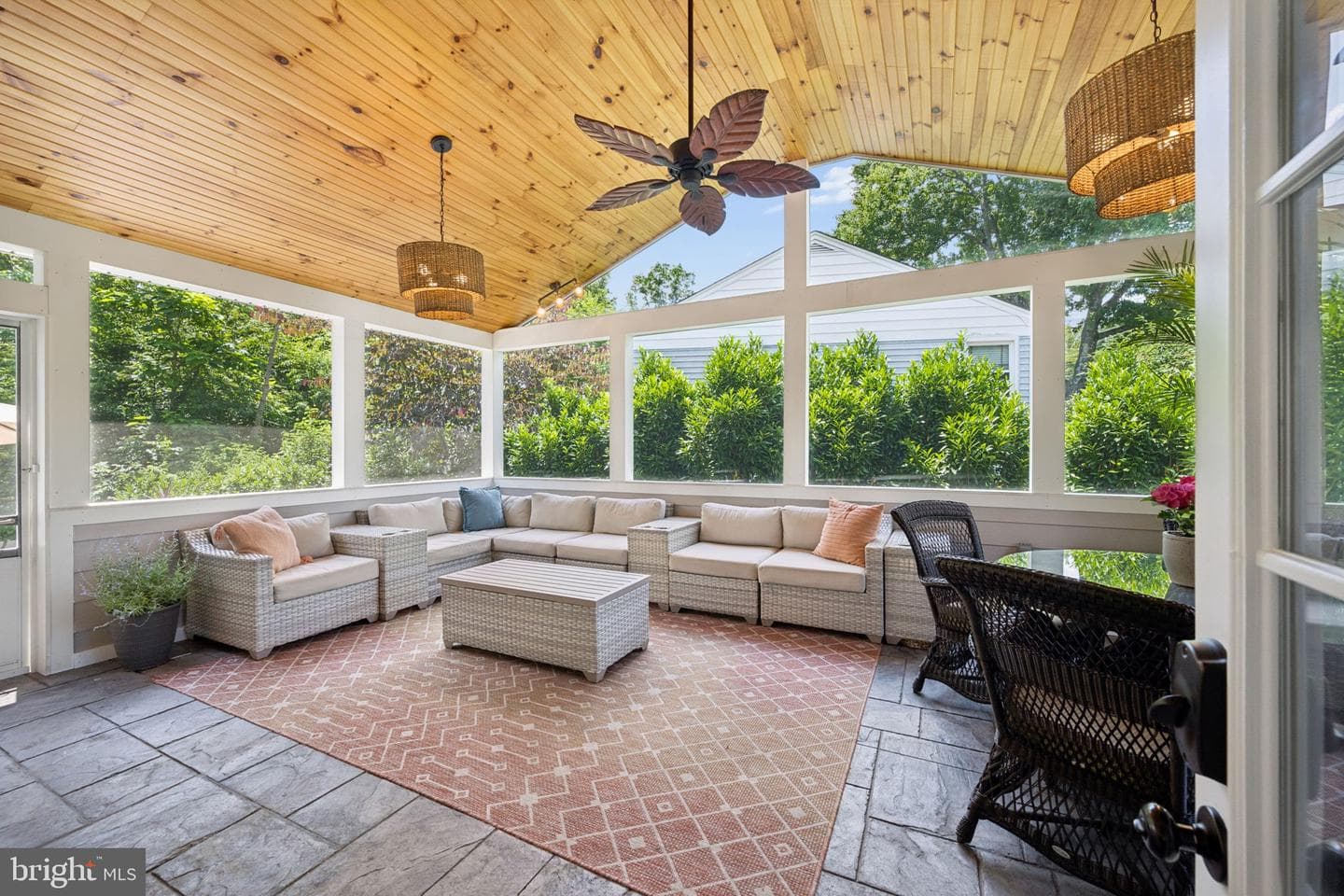 2015 Devere Lane photo 45