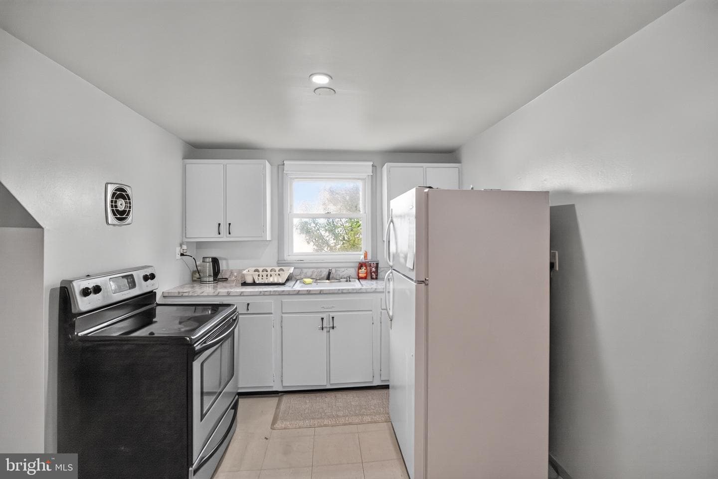 628 George Avenue photo 3