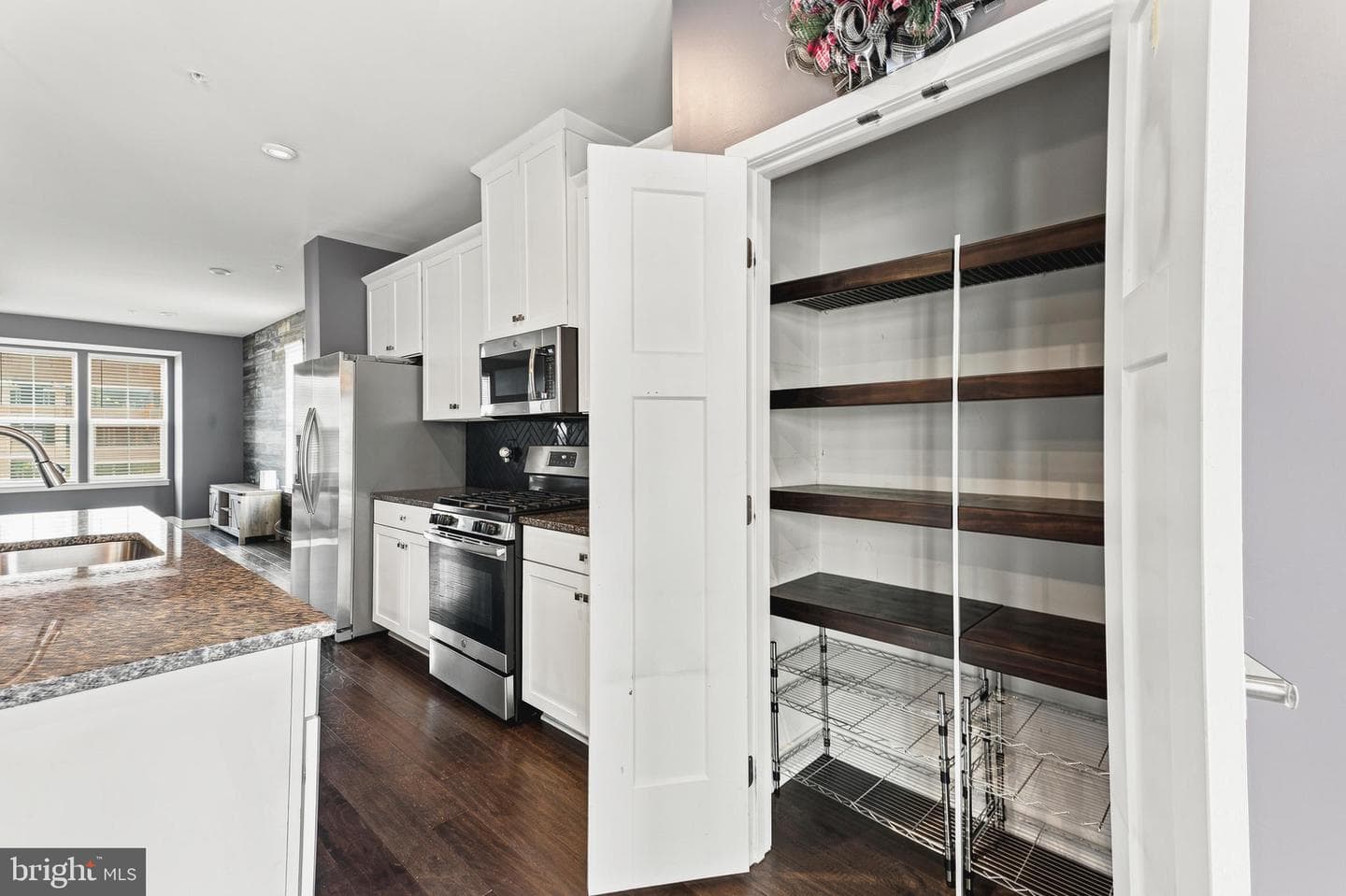 6300 Osterley Street photo 18