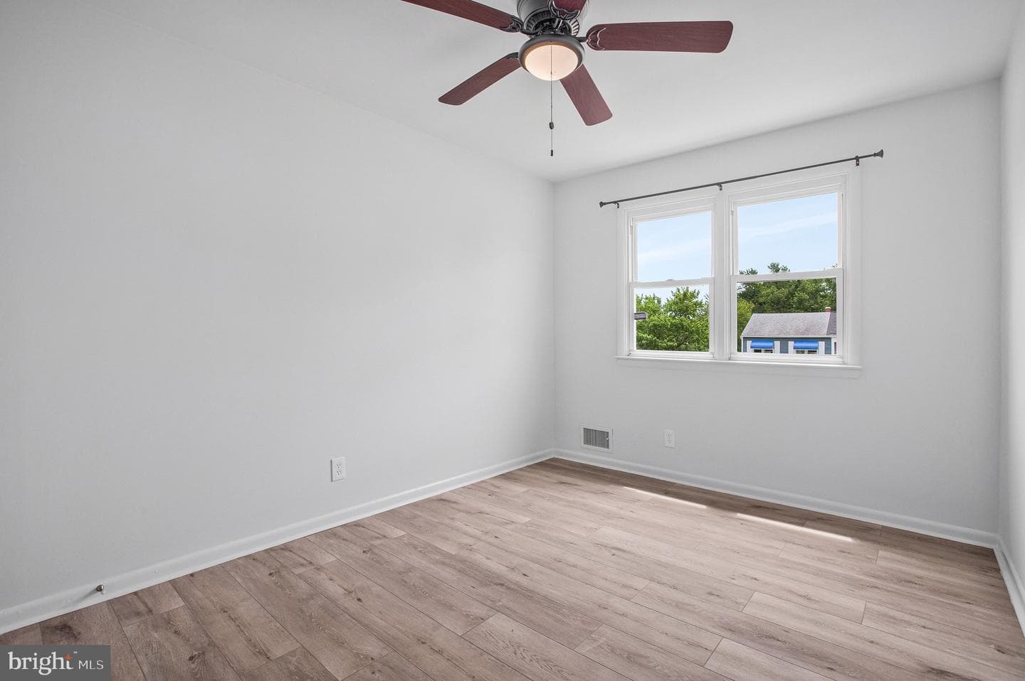 7144 Bexhill photo 23