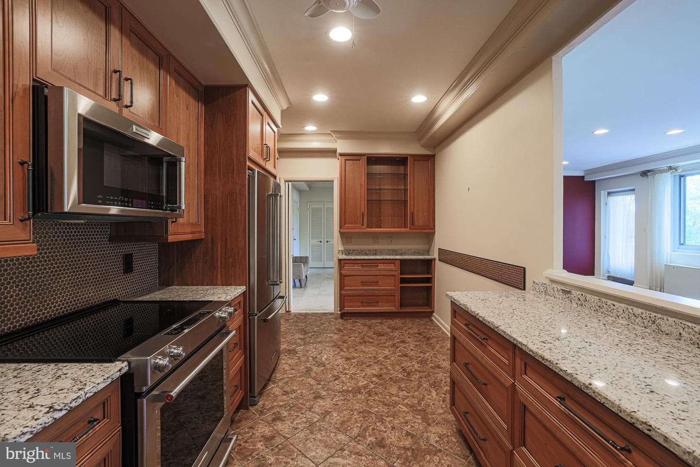 11 Slade Avenue #308 photo 3