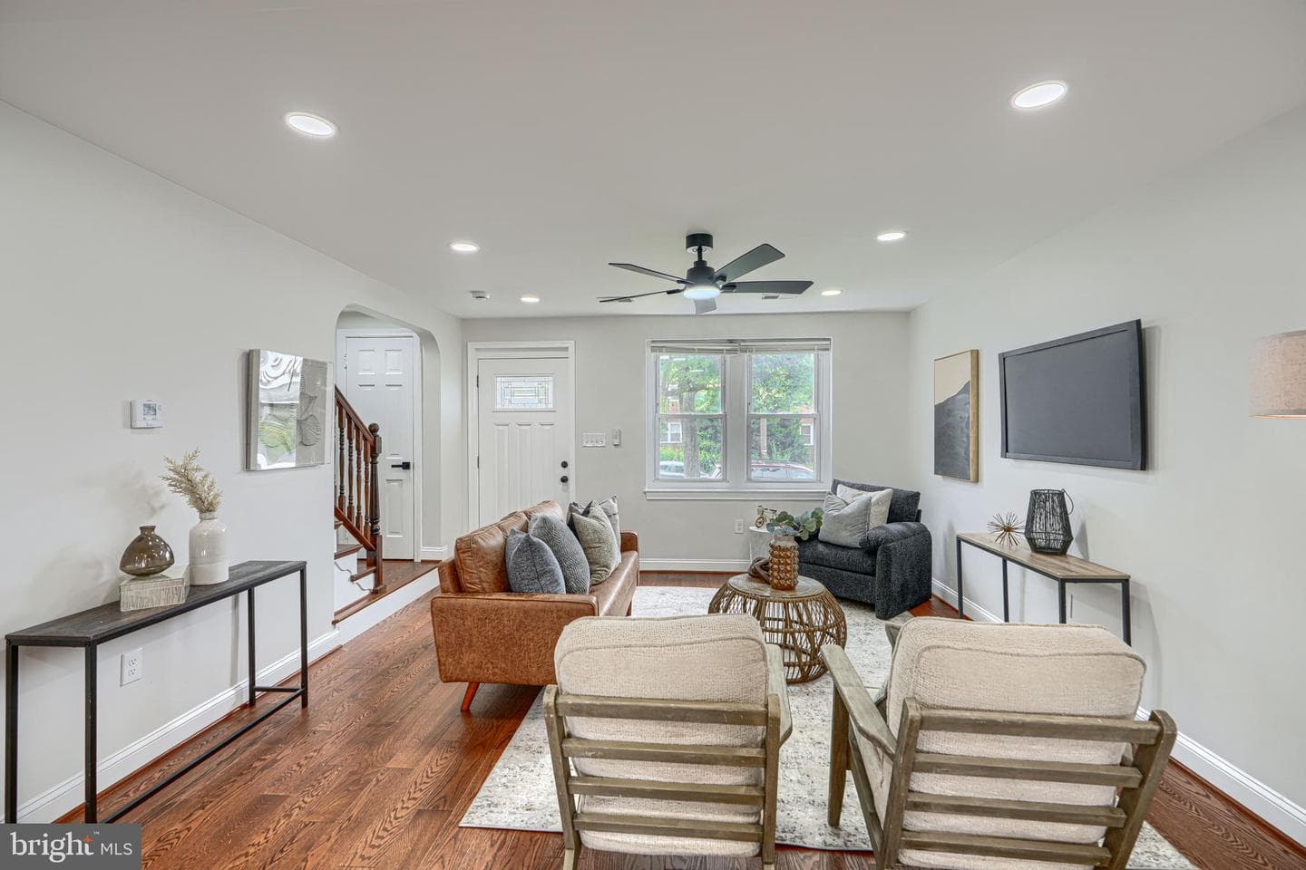 260 Ridge Avenue photo 8