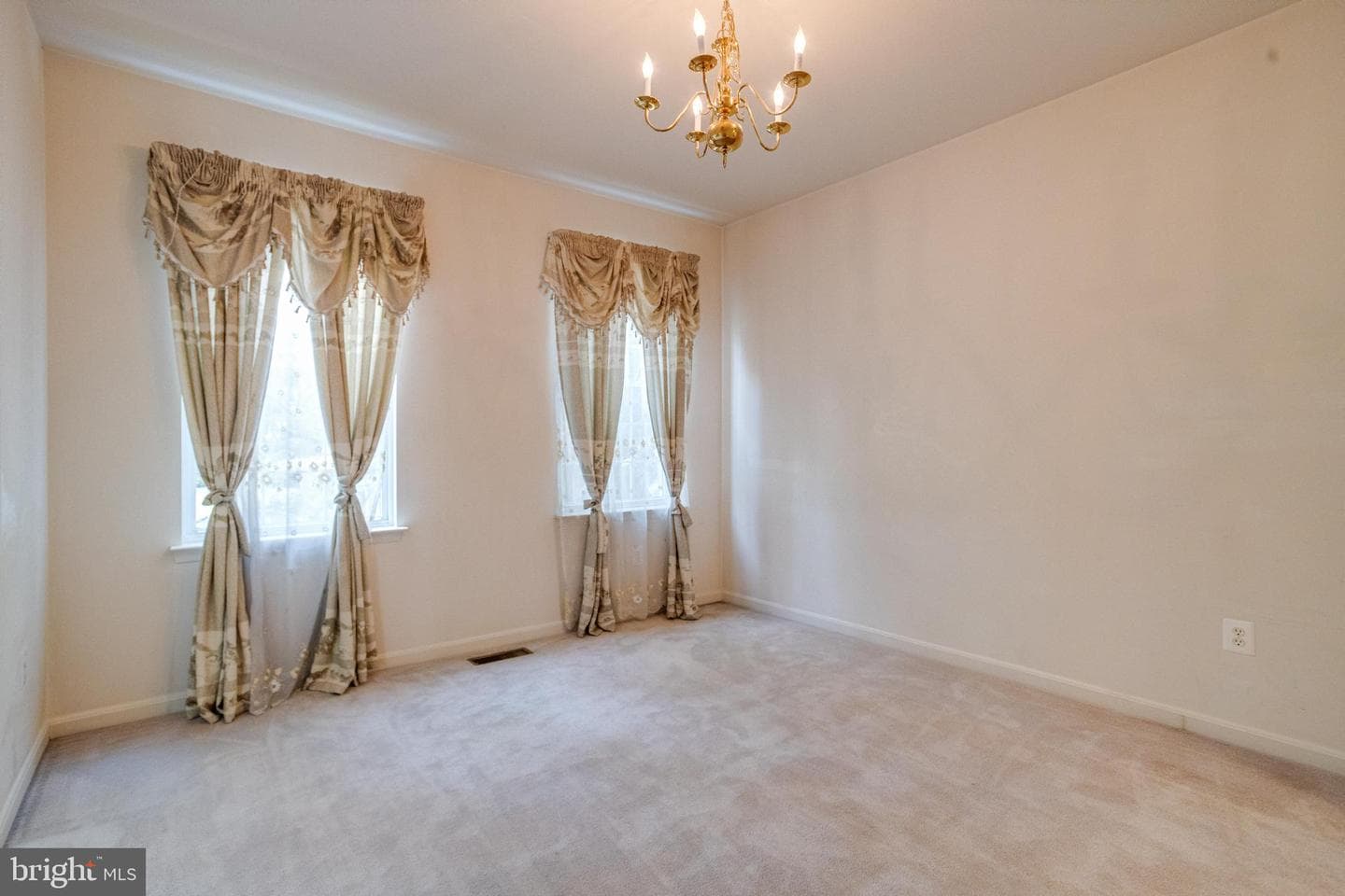 221 Seamaster Road photo 11