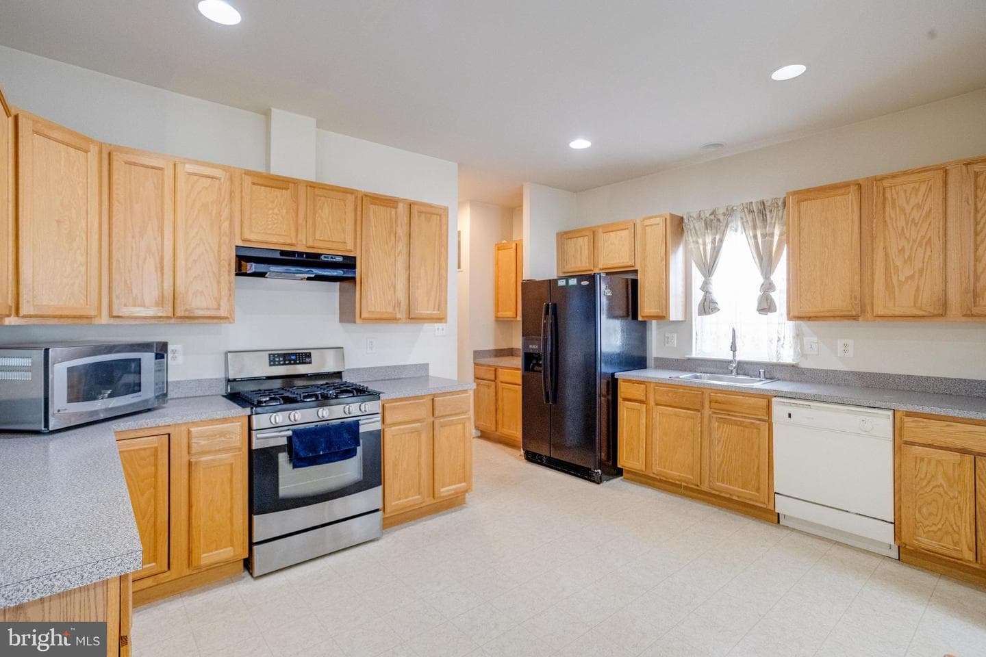 221 Seamaster Road photo 23