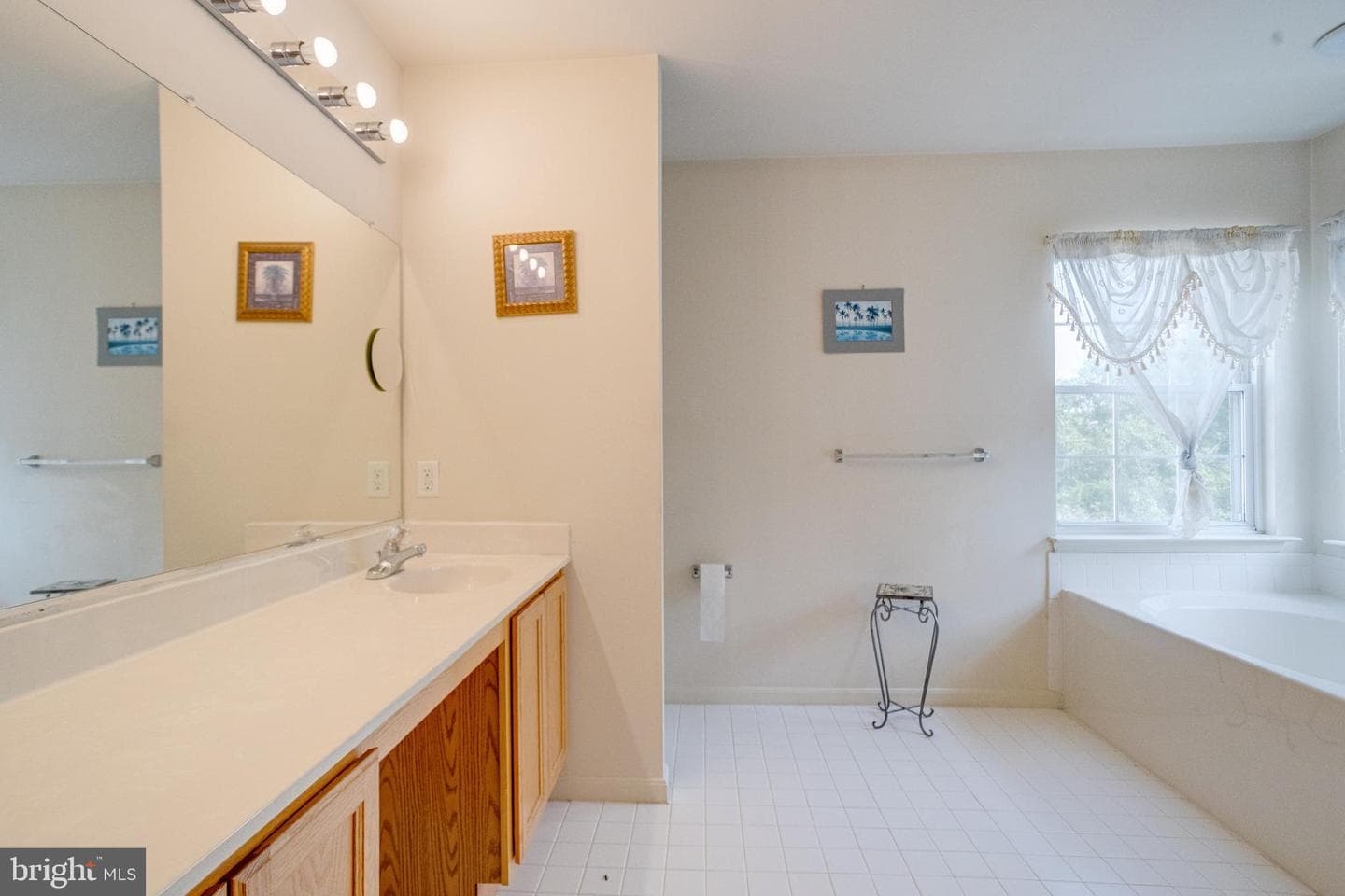 221 Seamaster Road photo 41