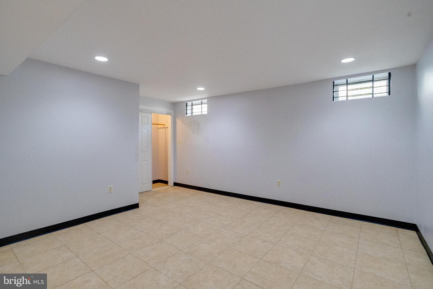 221 Seamaster Road photo 61