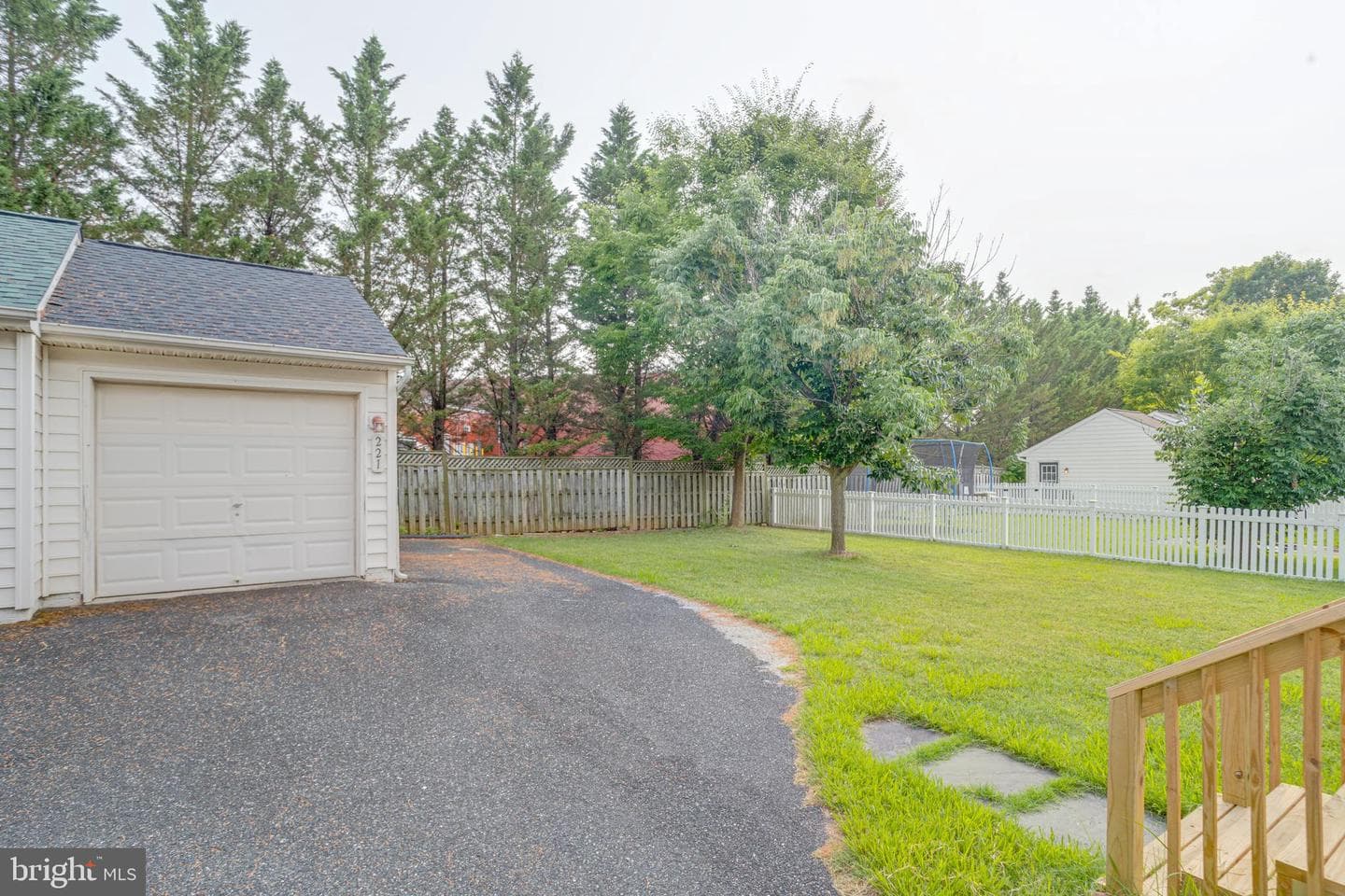 221 Seamaster Road photo 63