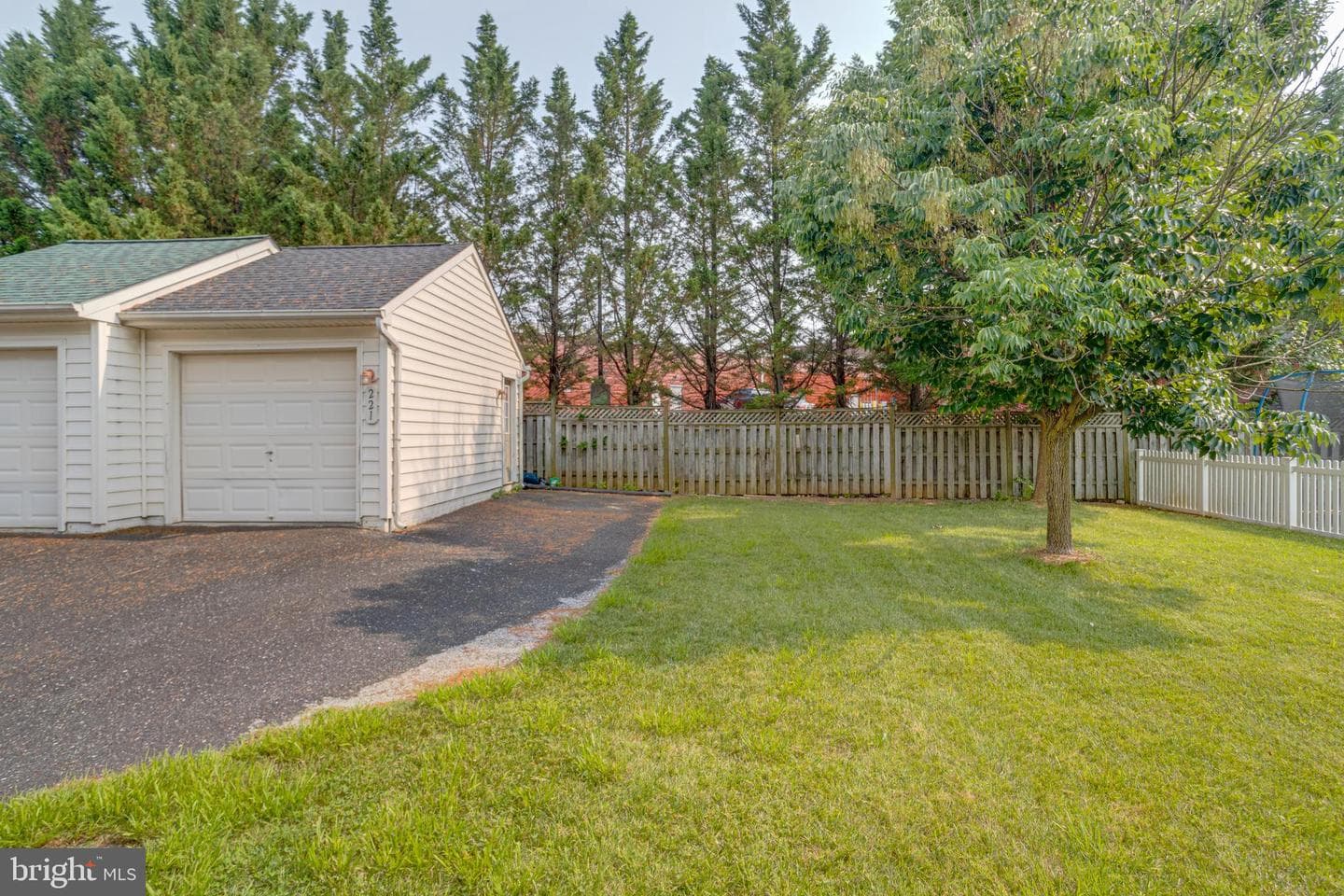 221 Seamaster Road photo 64