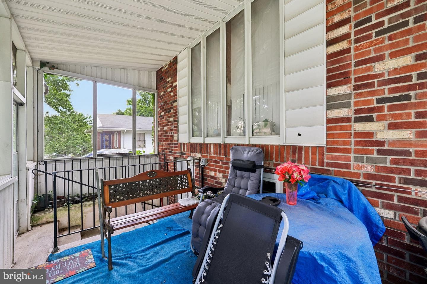 525 Winters Lane photo 3