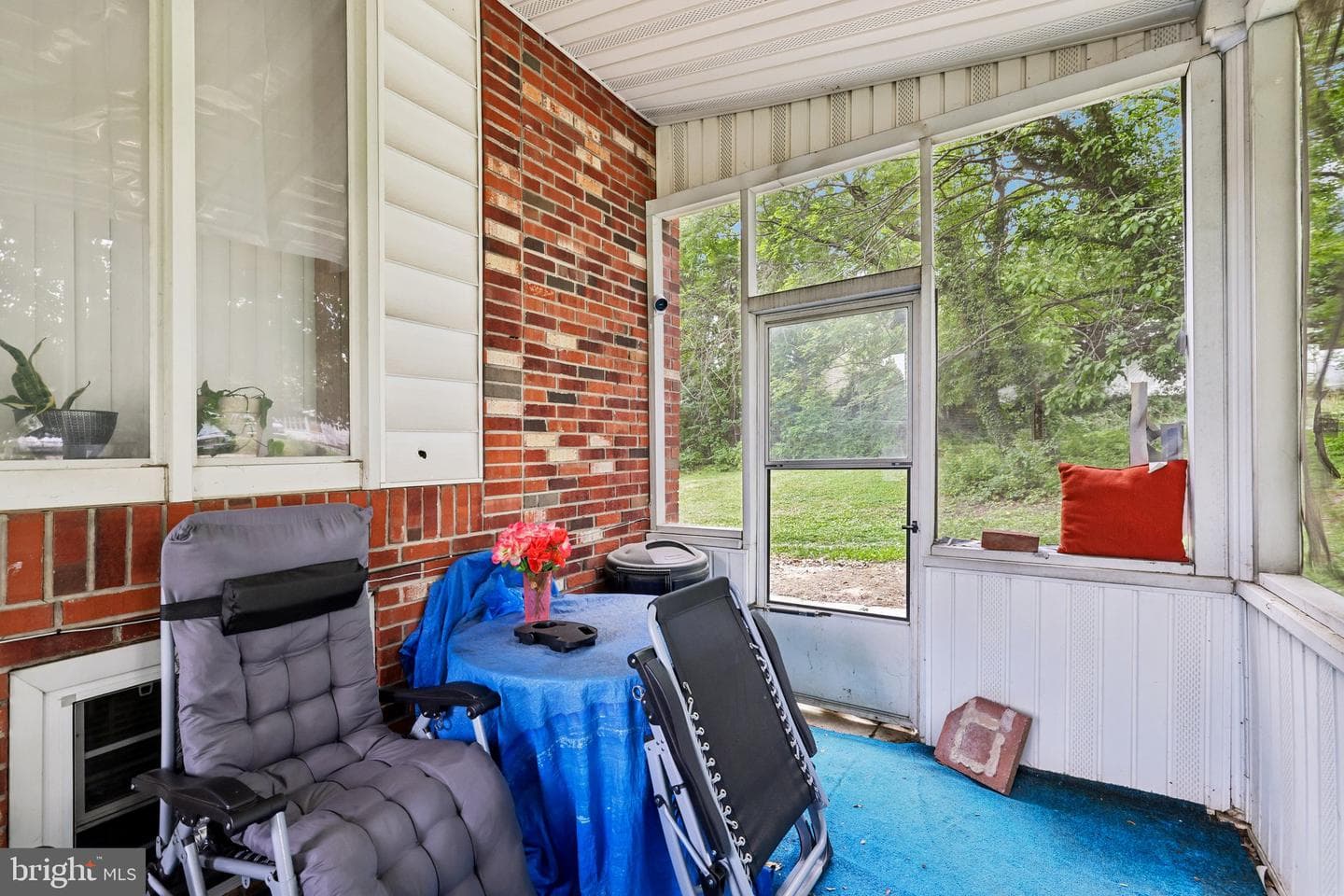 525 Winters Lane photo 4