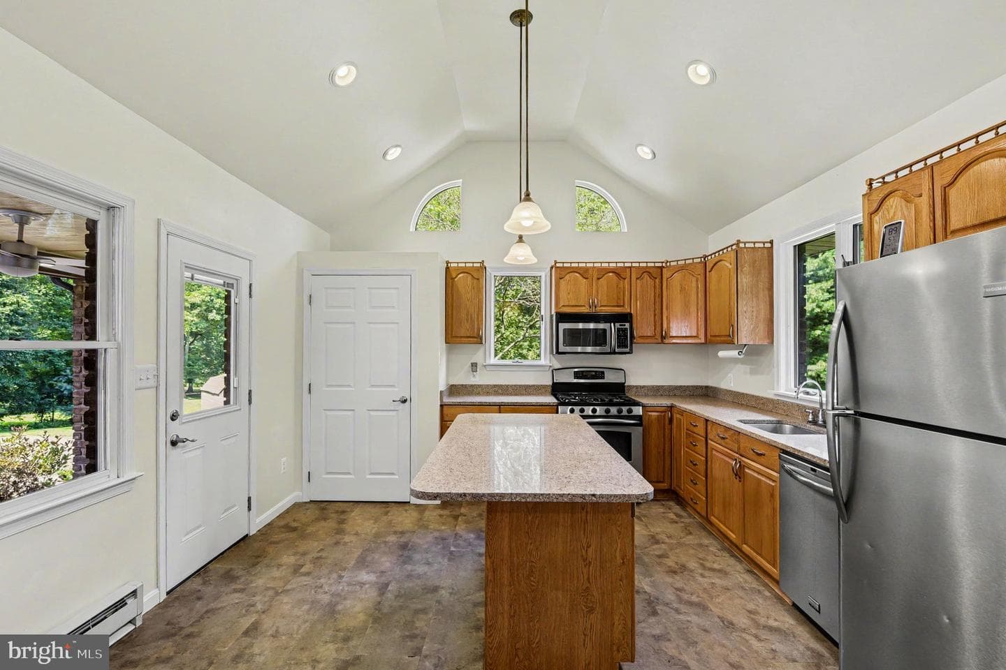 7627 Chapman Road photo 6
