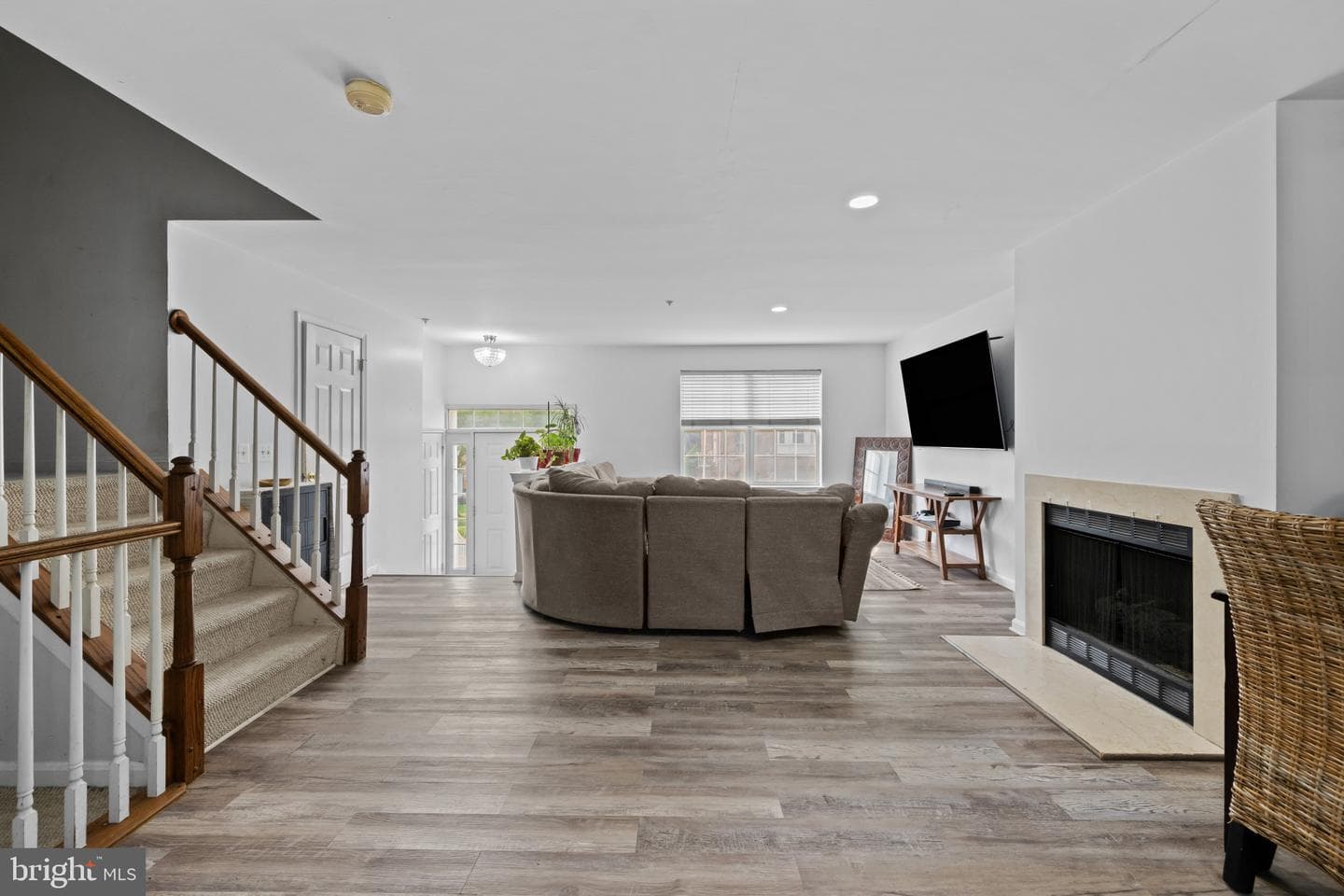 9523 Georgian Way photo 7