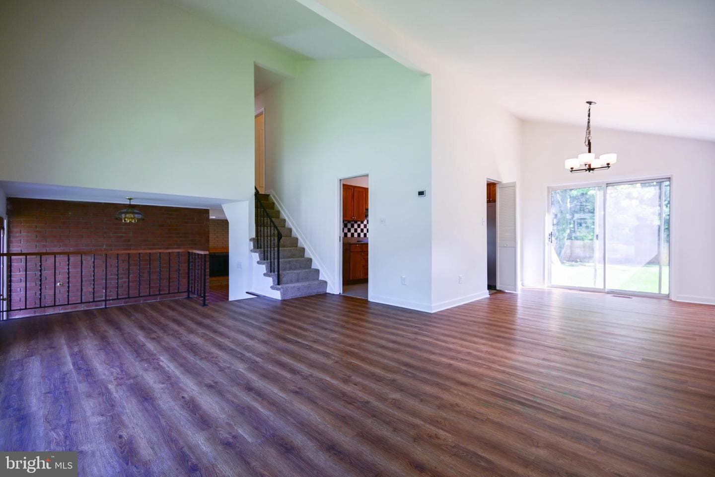 916 Beaverbank Circle photo 4
