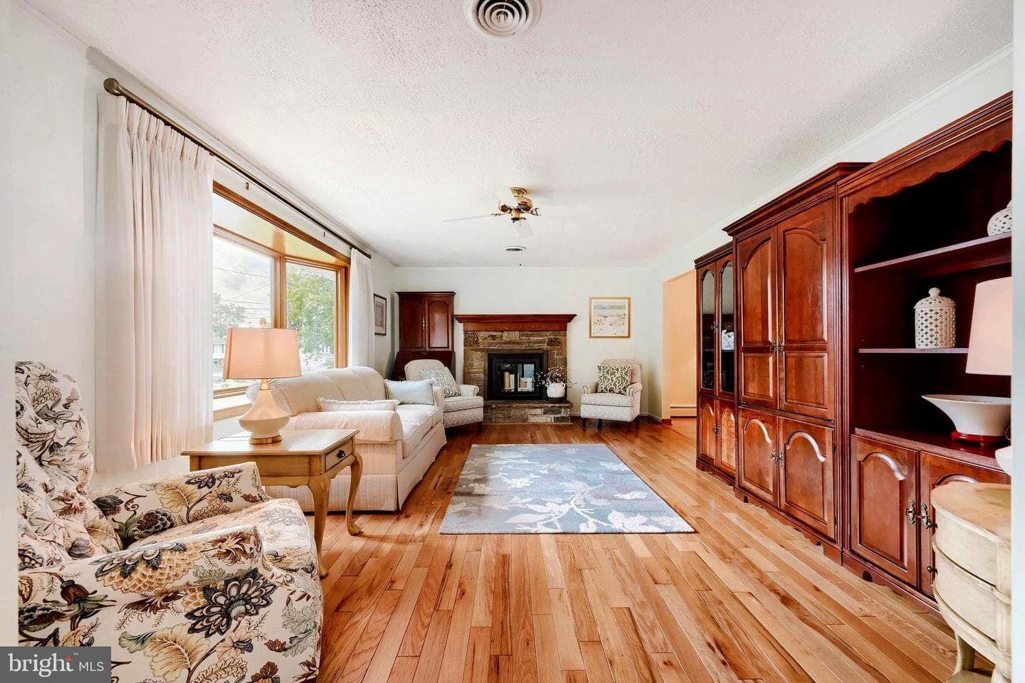 6926 Birdwood Avenue photo 3