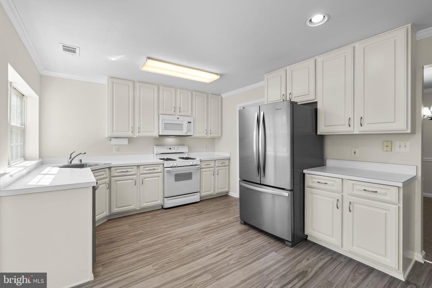 4550 Chaucer Way #406 photo 12
