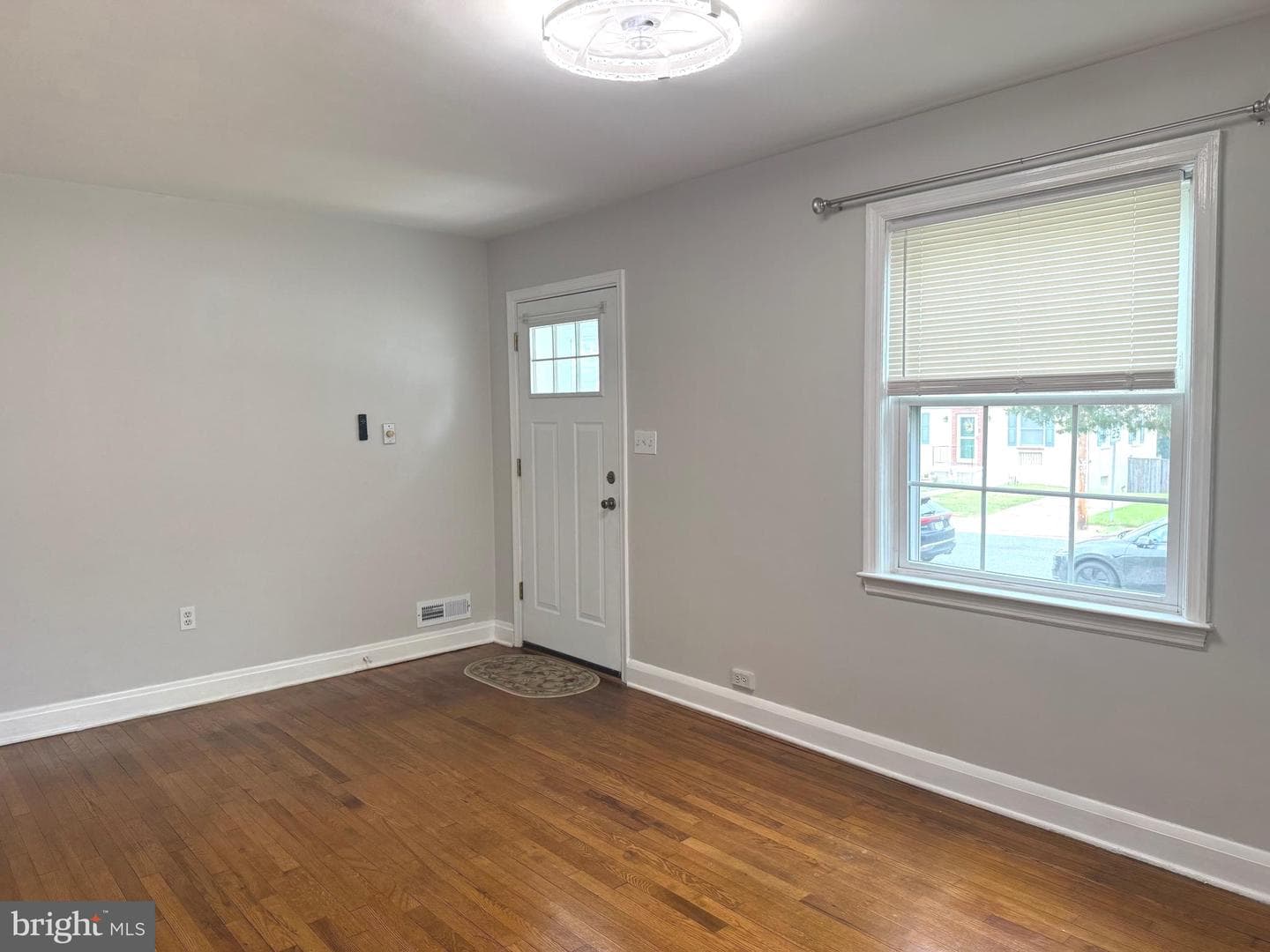 7915 Rolling View Avenue photo 22