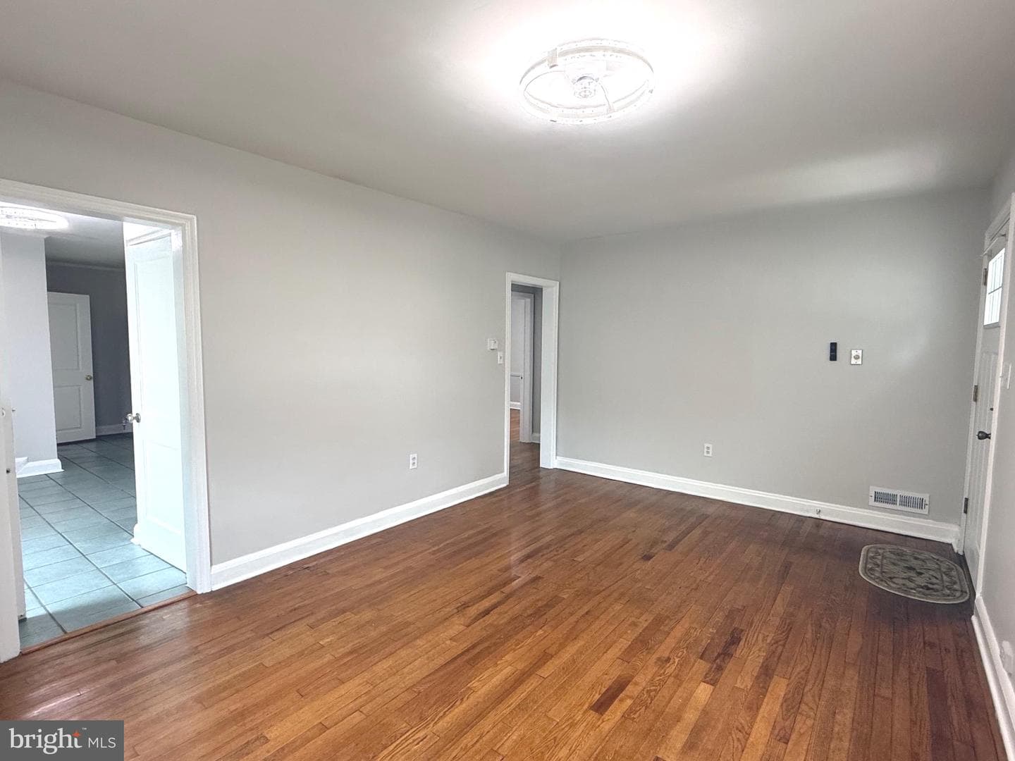 7915 Rolling View Avenue photo 23