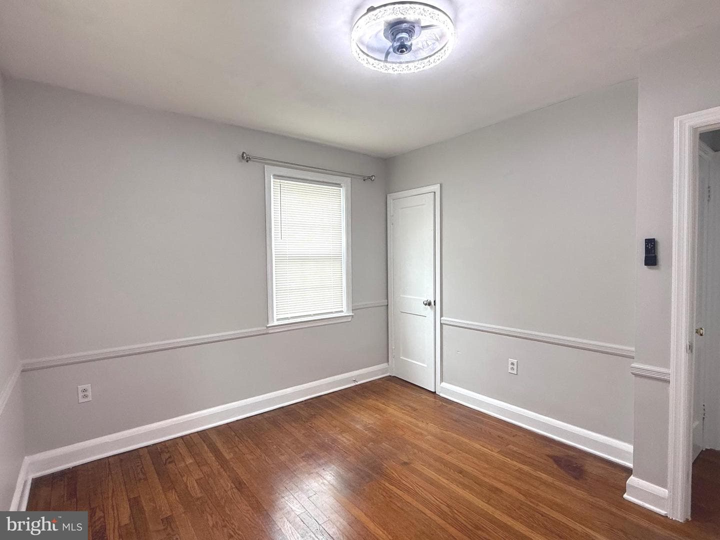 7915 Rolling View Avenue photo 26