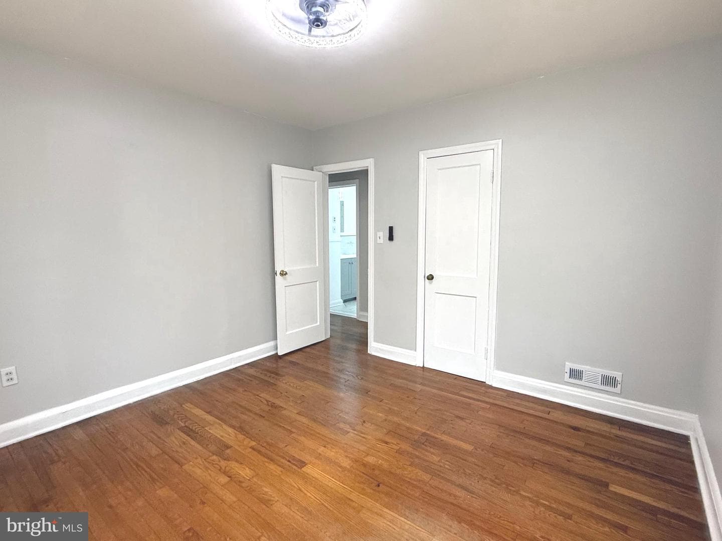 7915 Rolling View Avenue photo 28
