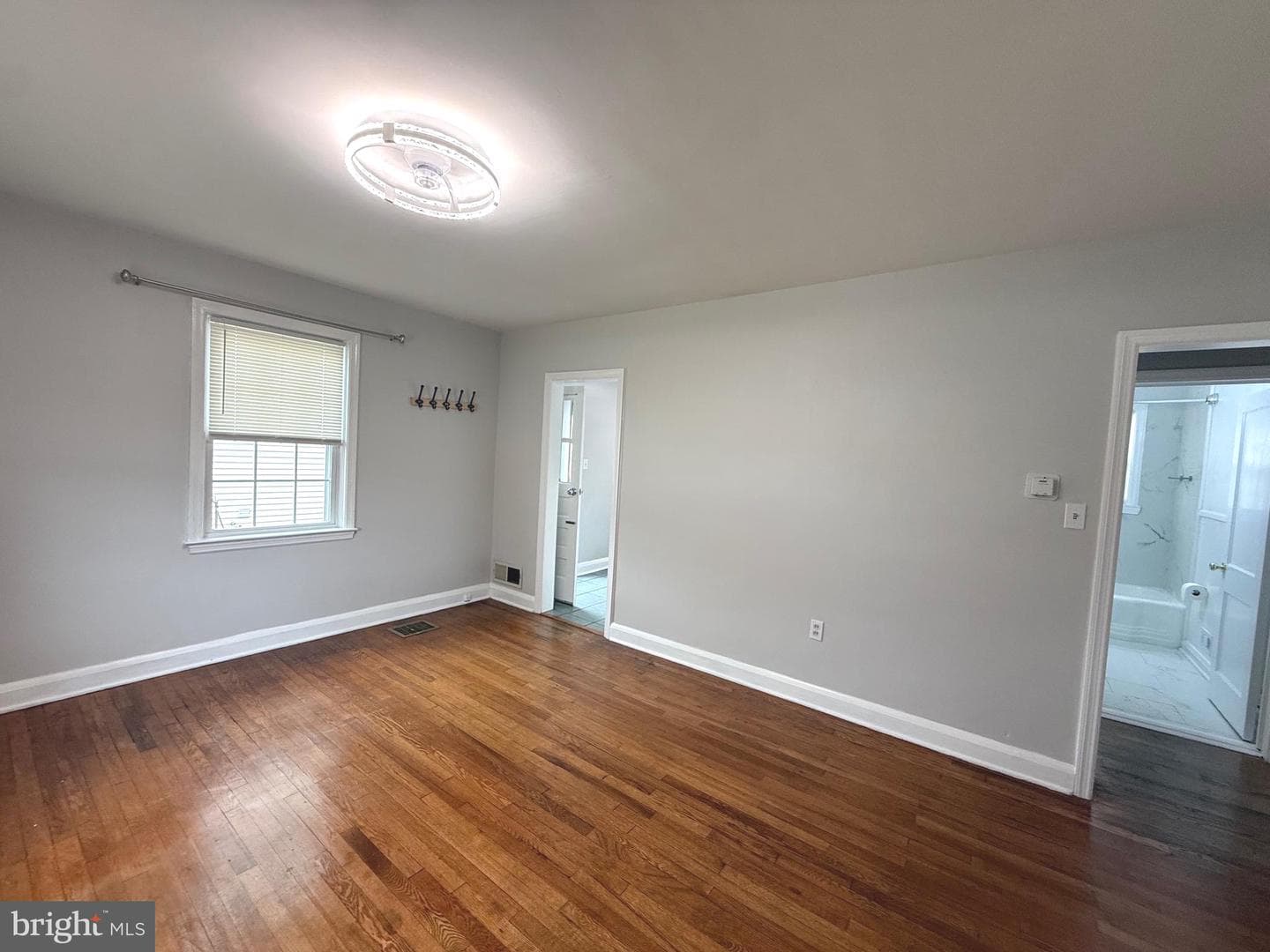 7915 Rolling View Avenue photo 34