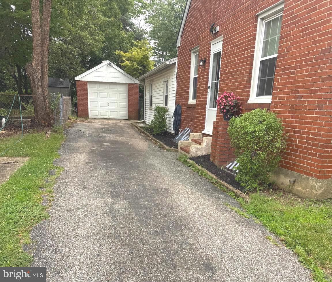 7915 Rolling View Avenue photo 8