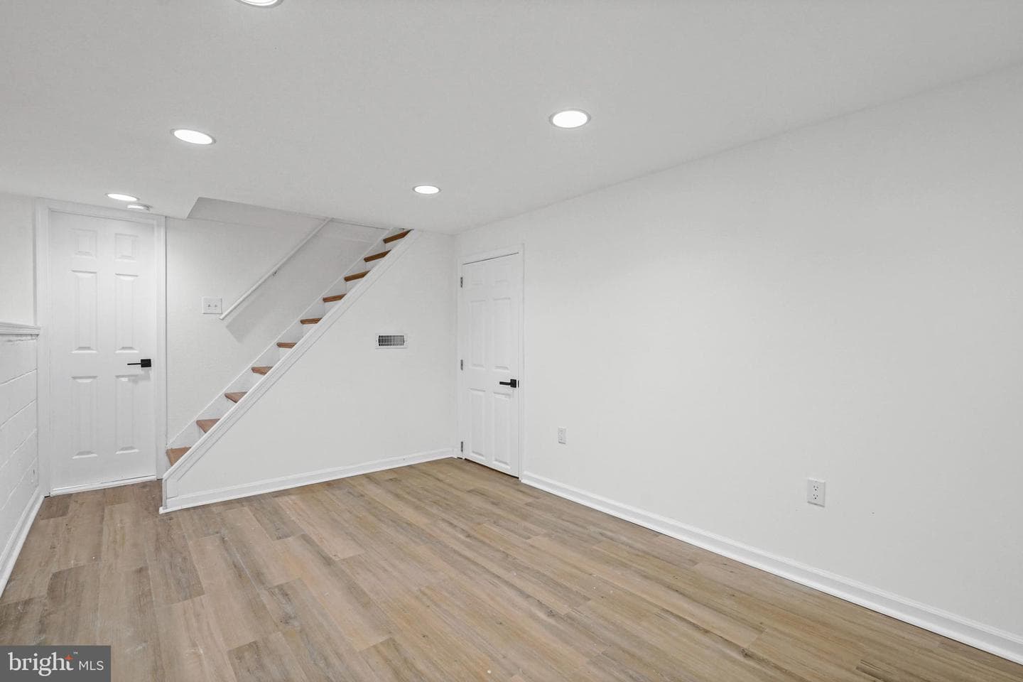 8226 Watersedge Road photo 14