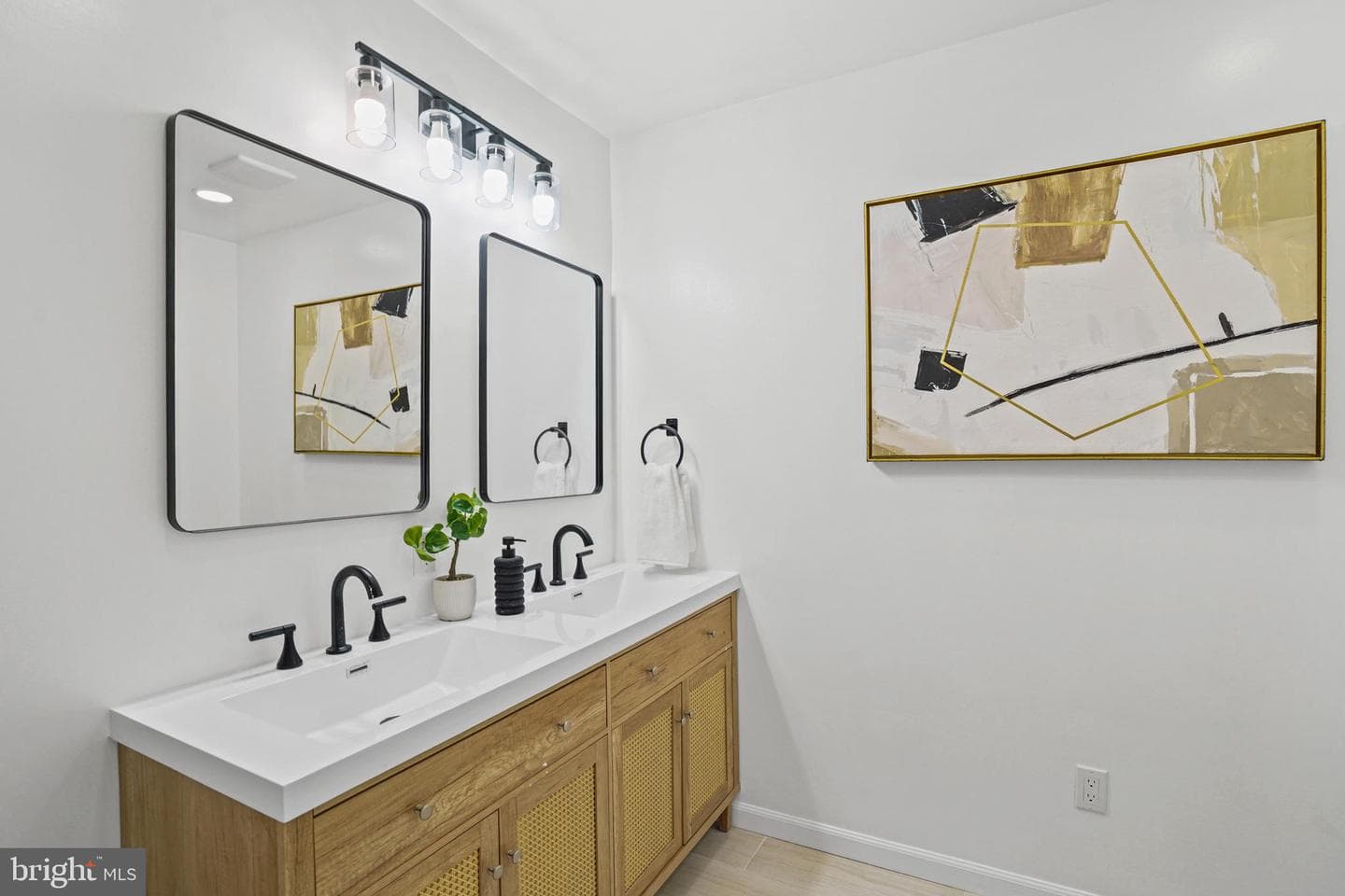8226 Watersedge Road photo 8