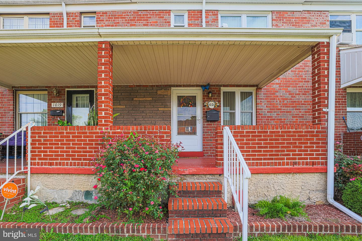 1021 Foxchase Lane photo 4