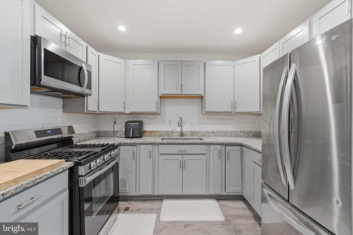 1742 Leslie Road photo 13