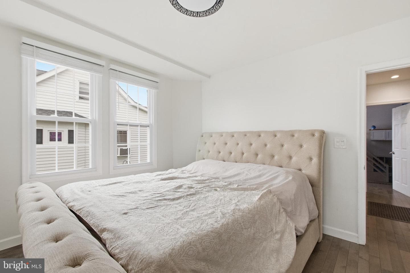 1742 Leslie Road photo 20
