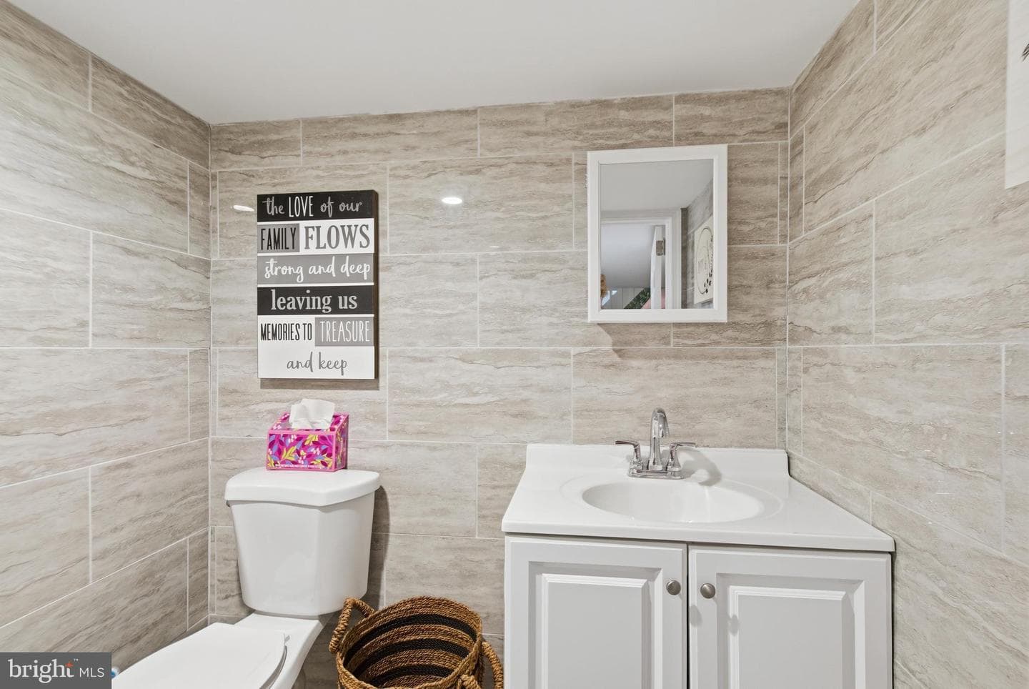 1742 Leslie Road photo 33