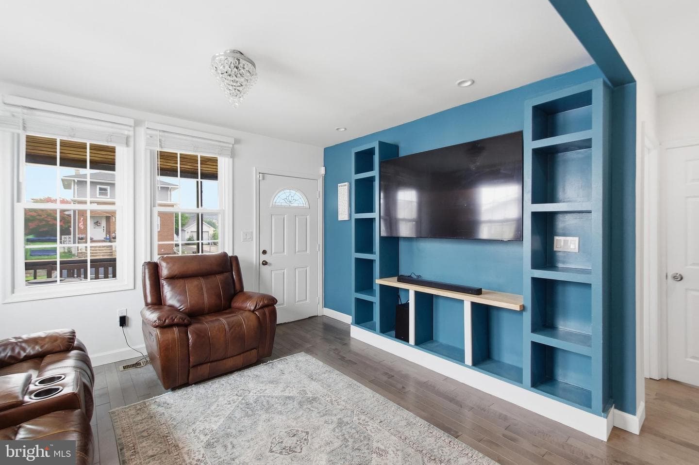1742 Leslie Road photo 8