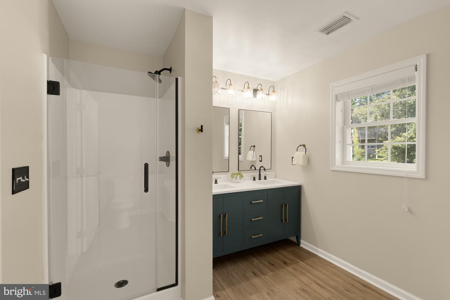 1831 Clarke Boulevard photo 29