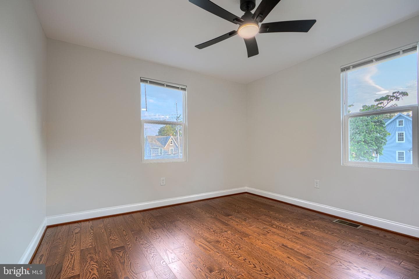 4514 Kenwood Avenue photo 35